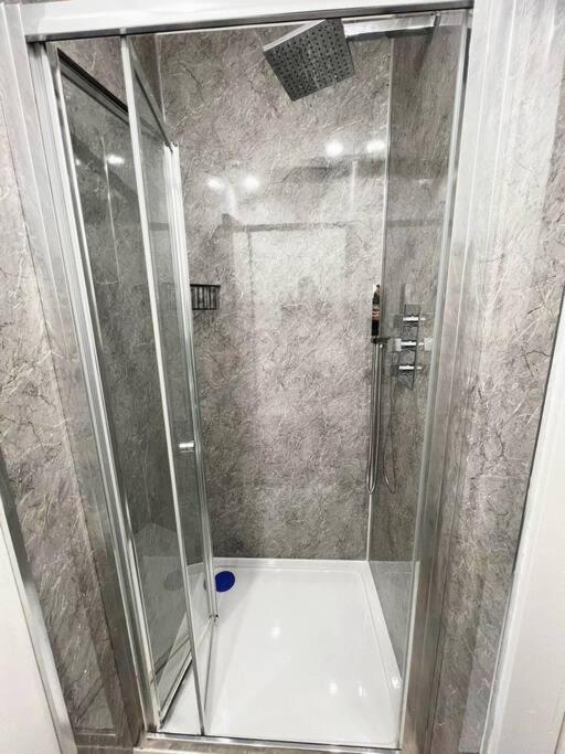 Shared House In Central Location Inverness Bagian luar foto